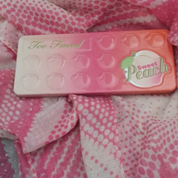Too faced sweet peach eye palette - Picture 1 of 3